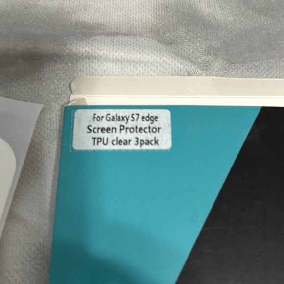 Screen protector for Galaxy S7 Edge. Original box with preparation guides - Picture 2 of 6